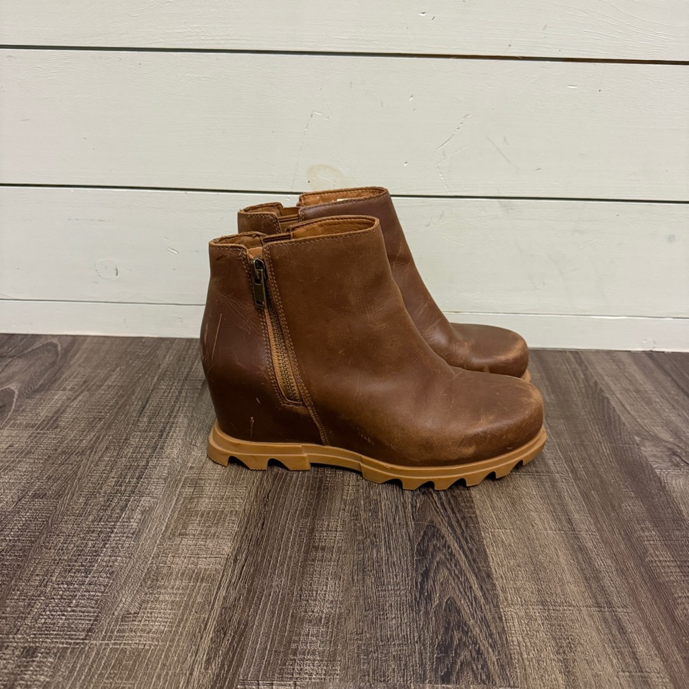 Sorel Joan of Arctic wedge II Zip bootie velvet‎ tan shoes women's size 9.5